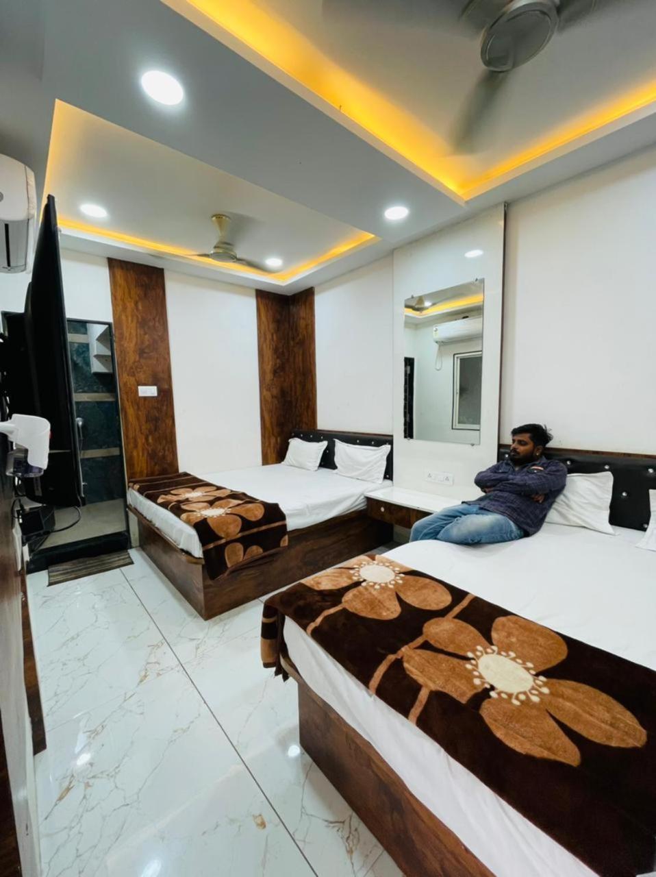 Hotel Shree Shyam Sharnam Godarpura Bagian luar foto